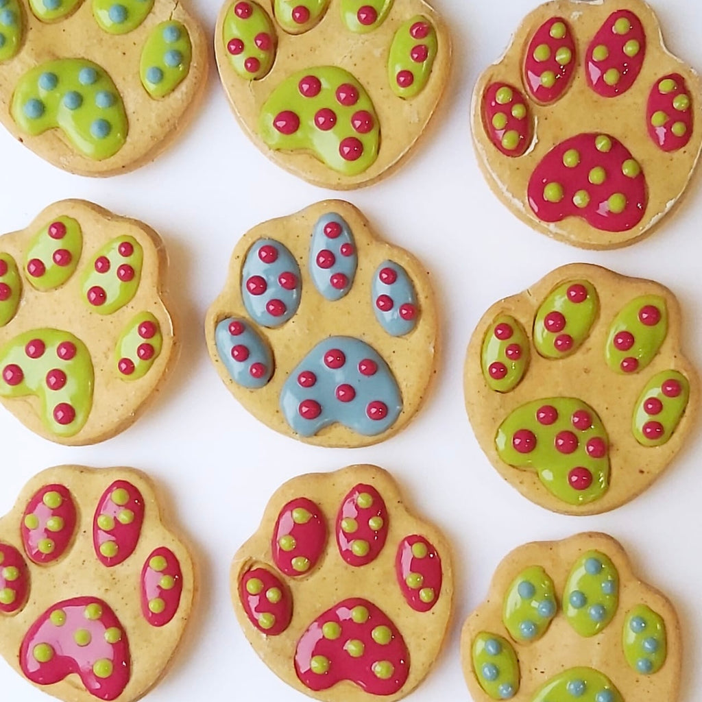 Festive dog biscuits 